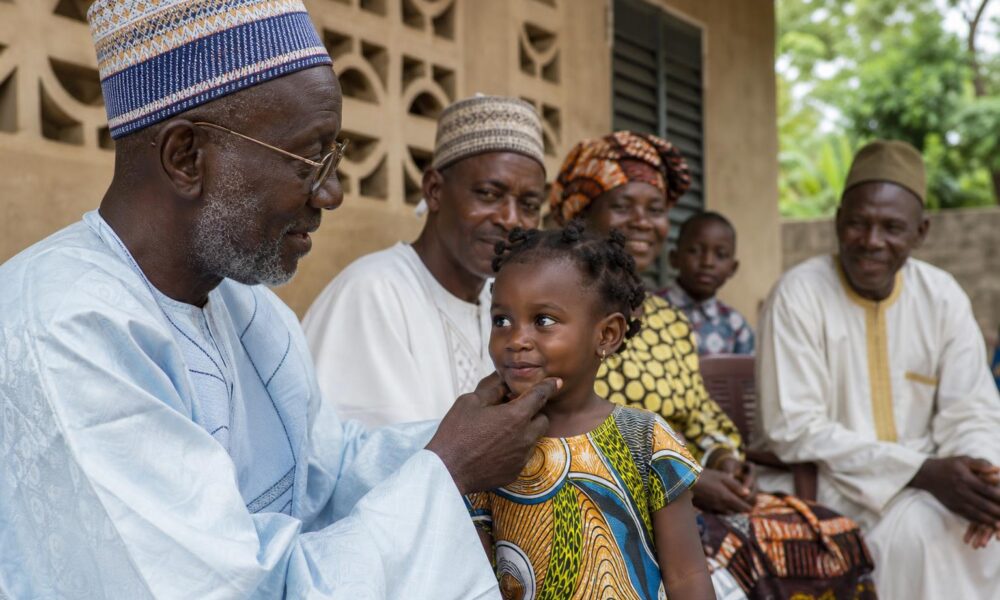 Illustration sur la transmission des prénoms traditionnels en Guinée et en Afrique