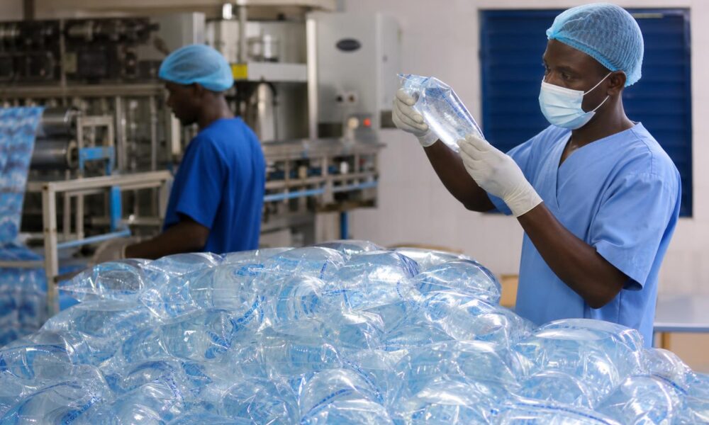 Sachets utilisés pour le conditionnement des eaux minérales en Guinée