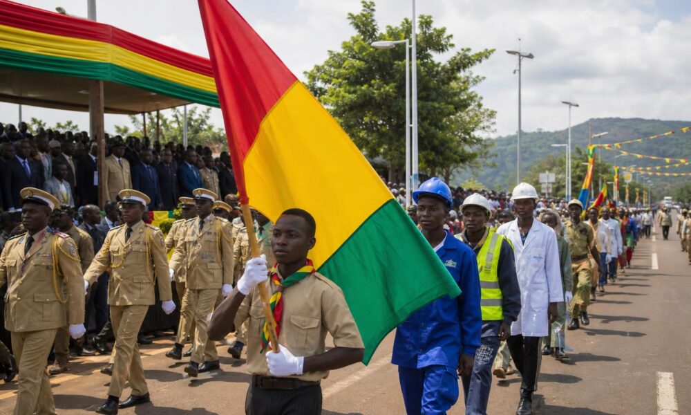 Participants à la célébration du 68e anniversaire de l’indépendance à Sangarédi