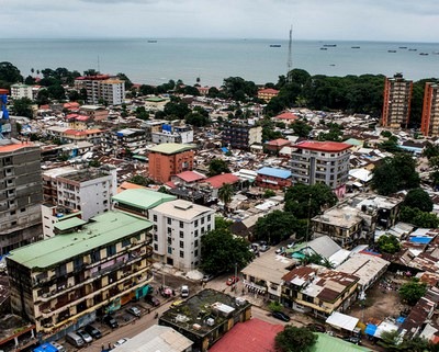Vue d’un quartier de Conakry après une secousse sismique ressentie dans la capitale guinéenne