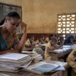 Enseignantes réunies dans un cadre scolaire