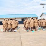 Ibrahima Sory 2 Tounkara échange avec Aliou Bah lors du stage d’encadrement civique à Sonfonia