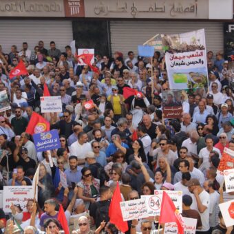 Des diplômés universitaires tunisiens participent à une mobilisation pour l’emploi